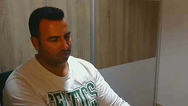 VanillaTime78-Jorge: διαδικτυακό σόου στην κάμερα