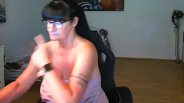 Chat +18 de Sylly ao vivo