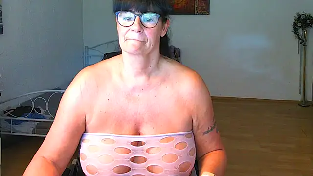 Sylly Live XXX-Chat