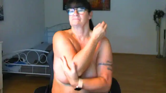 Sylly Live XXX-Chat