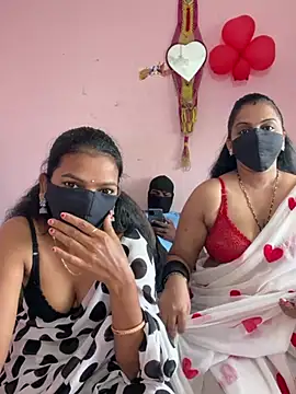 Payal_143: διαδικτυακό σόου στην κάμερα
