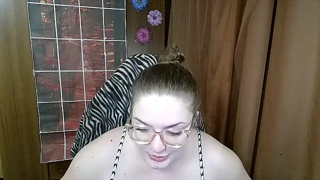 Pokazy przed kamerką – Teasing_Dora