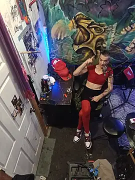 Show modela AllucyLu na web-kameri