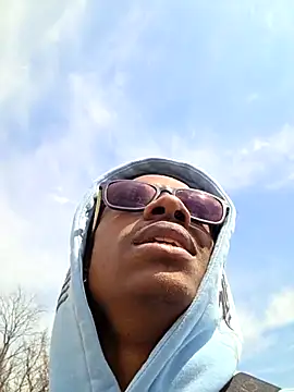 hormoneactivated: διαδικτυακό σόου στην κάμερα