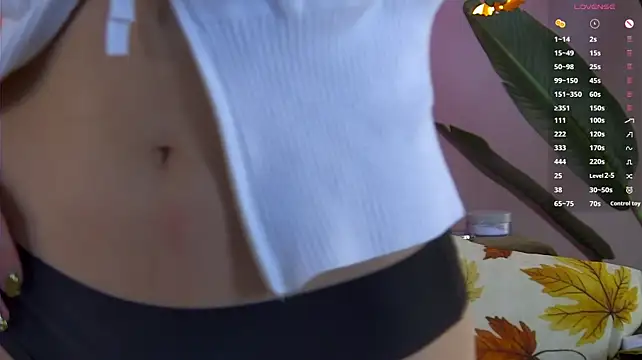 Treasure__Girl Show in webcam