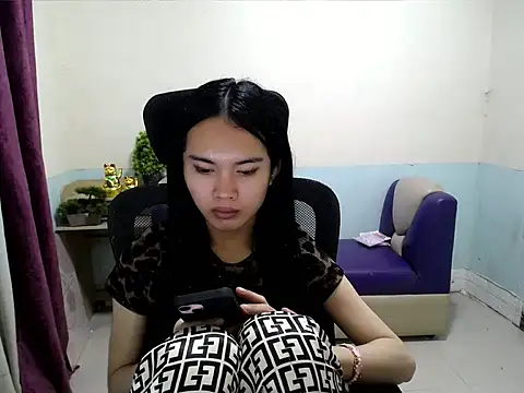 devine_goddess Show in webcam
