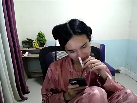 devine_goddess' Webcam Show