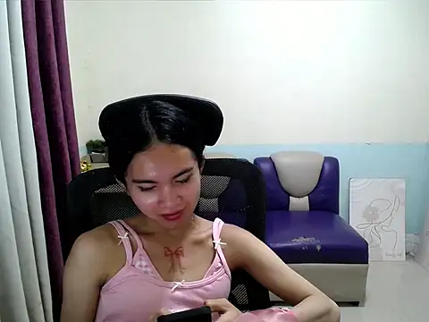 devine_goddess Show in webcam