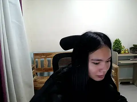 devine_goddess Adlı Modelin Web Kamerası Şovu