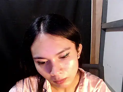 devine_goddess' Webcam Show