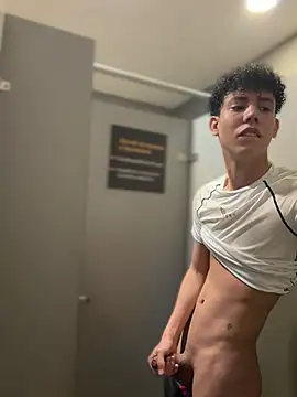 yoursexyjose Show in webcam