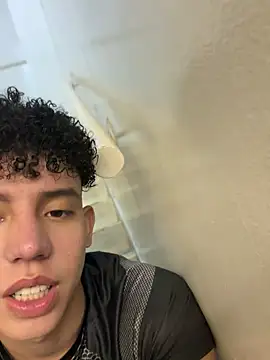 yoursexyjose Show Webcam