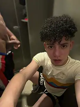 yoursexyjose Show in webcam