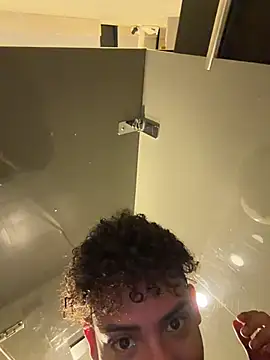 yoursexyjose Show in webcam