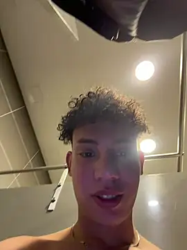 yoursexyjose Show in webcam