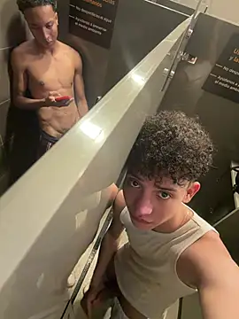 Show modela yoursexyjose na web-kameri