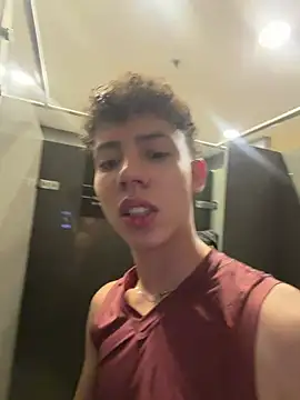 yoursexyjose's Webcam Show