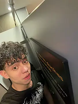 yoursexyjose Show in webcam