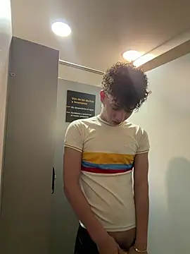 yoursexyjose Show in webcam