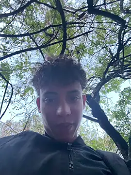 yoursexyjose Show in webcam