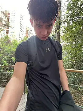 yoursexyjose Show in webcam