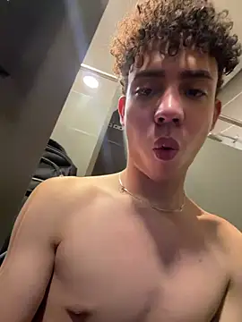 yoursexyjose webcam show
