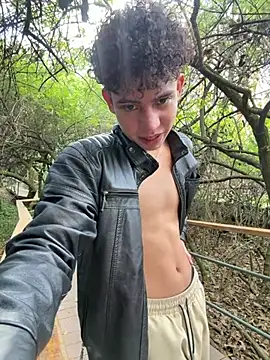 Pokazy przed kamerką – yoursexyjose