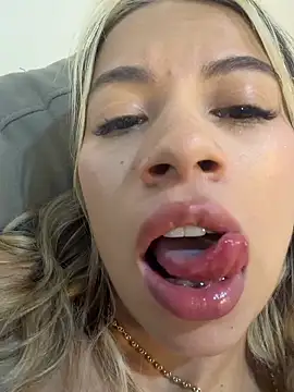 Chat XXX en directo de Mia_Rosee1