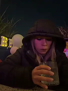 Mia_Rosee1n Webbikameraesitys