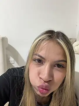 Mia_Rosee1 Adlı Modelin Canlı XXX Sohbeti