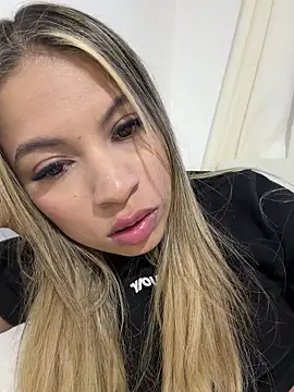 חדר צ'אט בשידור חי של Mia_Rosee1