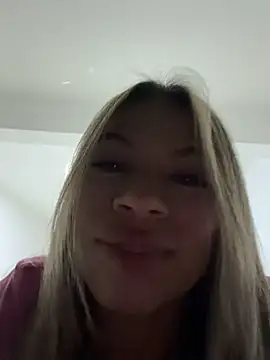 Mia_Rosee1 élő XXX-chatje