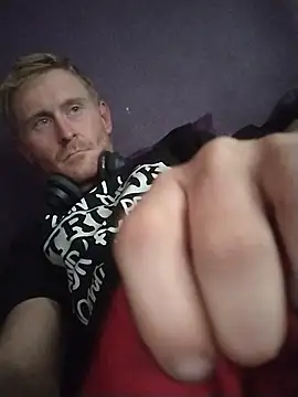That1HungGinger's Webcam Show