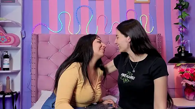 Valkiria-and-Dione Chat XXX live