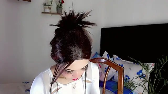 NathalialLooesn Webbikameraesitys