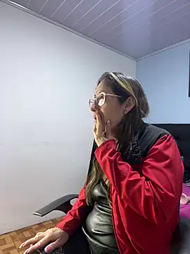 הופעת וובקאם של kaylaMinov_