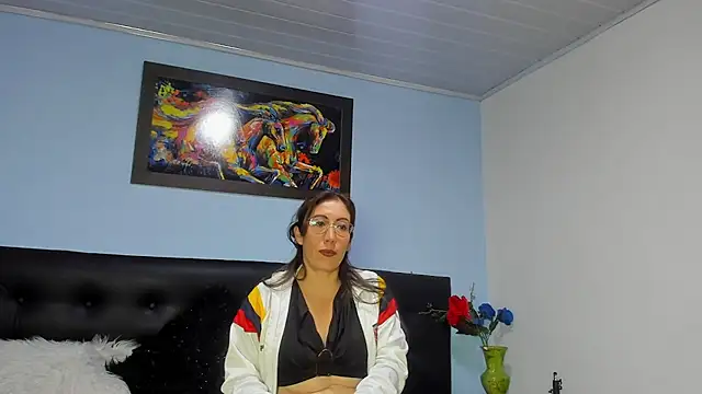 kaylaMinov_ Show in webcam