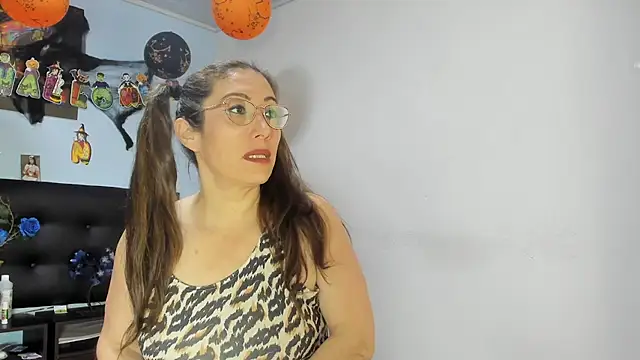 kaylaMinov_ Show in webcam