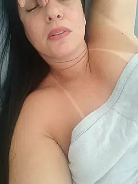 Chatroom XXX en direct de Laura_81