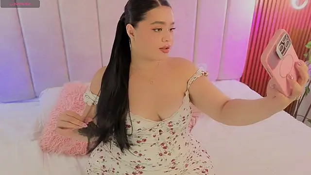 SofiaCortes4 Adlı Modelin Canlı XXX Sohbeti