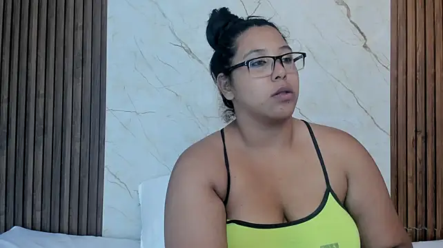Show modela DeepandCurvy na web-kameri