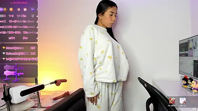 Show modela kaylaneee_ na web-kameri
