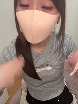 momo_mm élő XXX-chatje