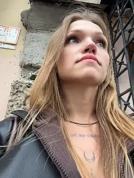 StreetSquirt Show in webcam