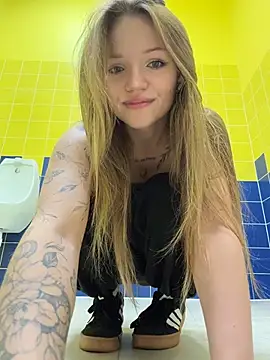 Show modela StreetSquirt na web-kameri