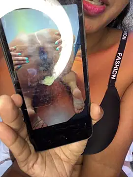 2001girl Show in webcam