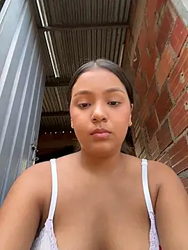 Show de Baby_morena12 na webcam