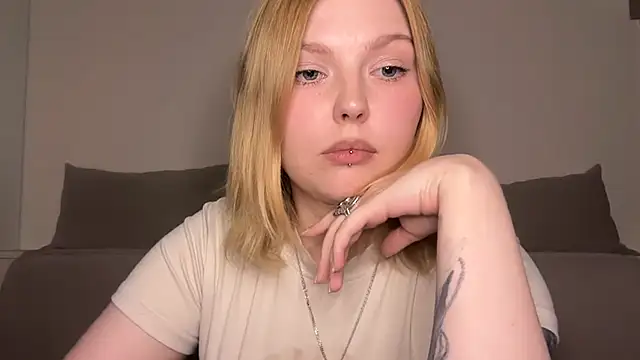Ophelia_Ritz Adlı Modelin Canlı XXX Sohbeti