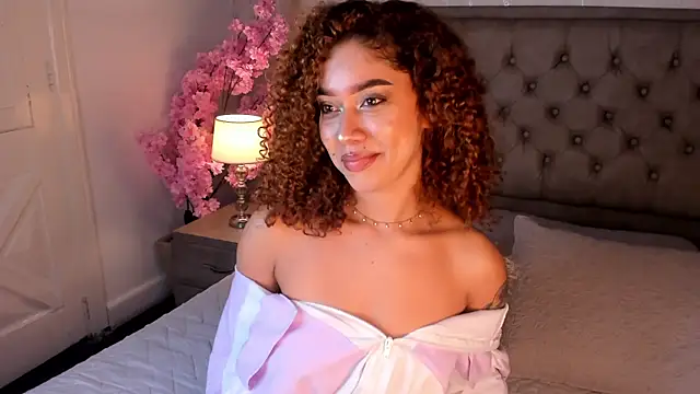 Chatroom XXX en direct de Sienna_brunette