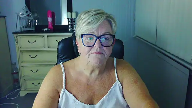 Show modela BridgetBlueEyes na web-kameri